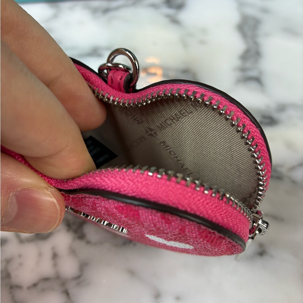 Michael Kors MK Jet Set Travel Hibiscus Pink Heart Coin Pouch Charm - NWT - Picture 6 of 7